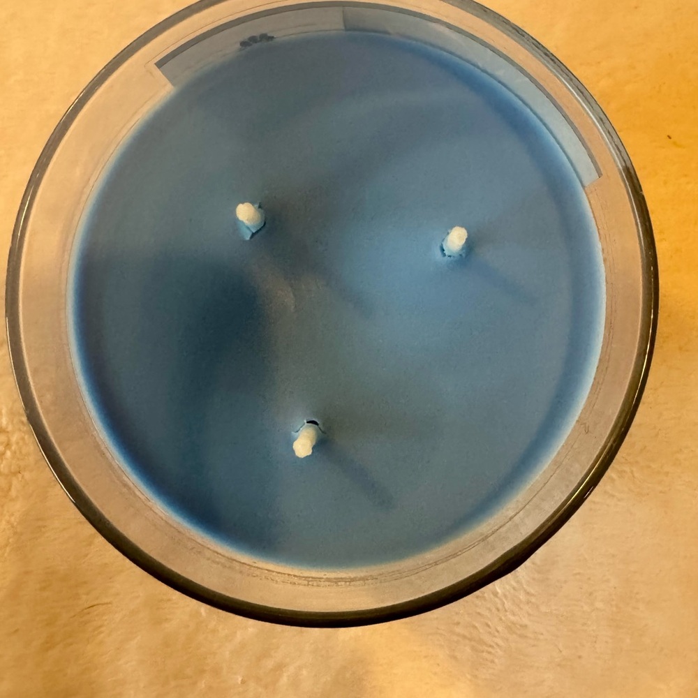 Bath & Body Works Ocean Driftwood Candle - Blue - Picture 2 of 3
